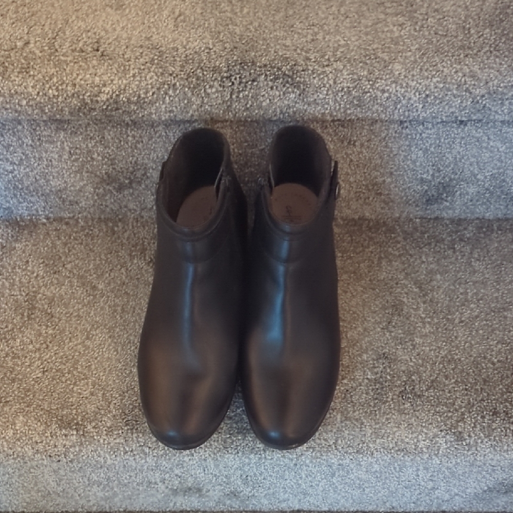 Clarks Black Leather Ankle Boots Minimalist Design